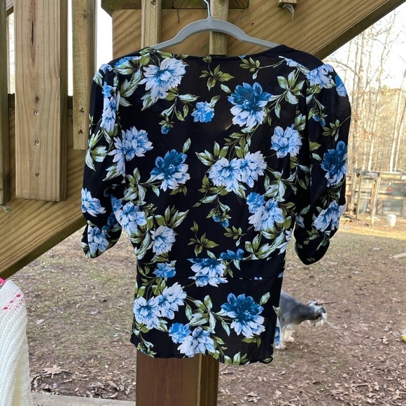 Banana Republic Genuine wrap style floral top - Picture 9 of 9